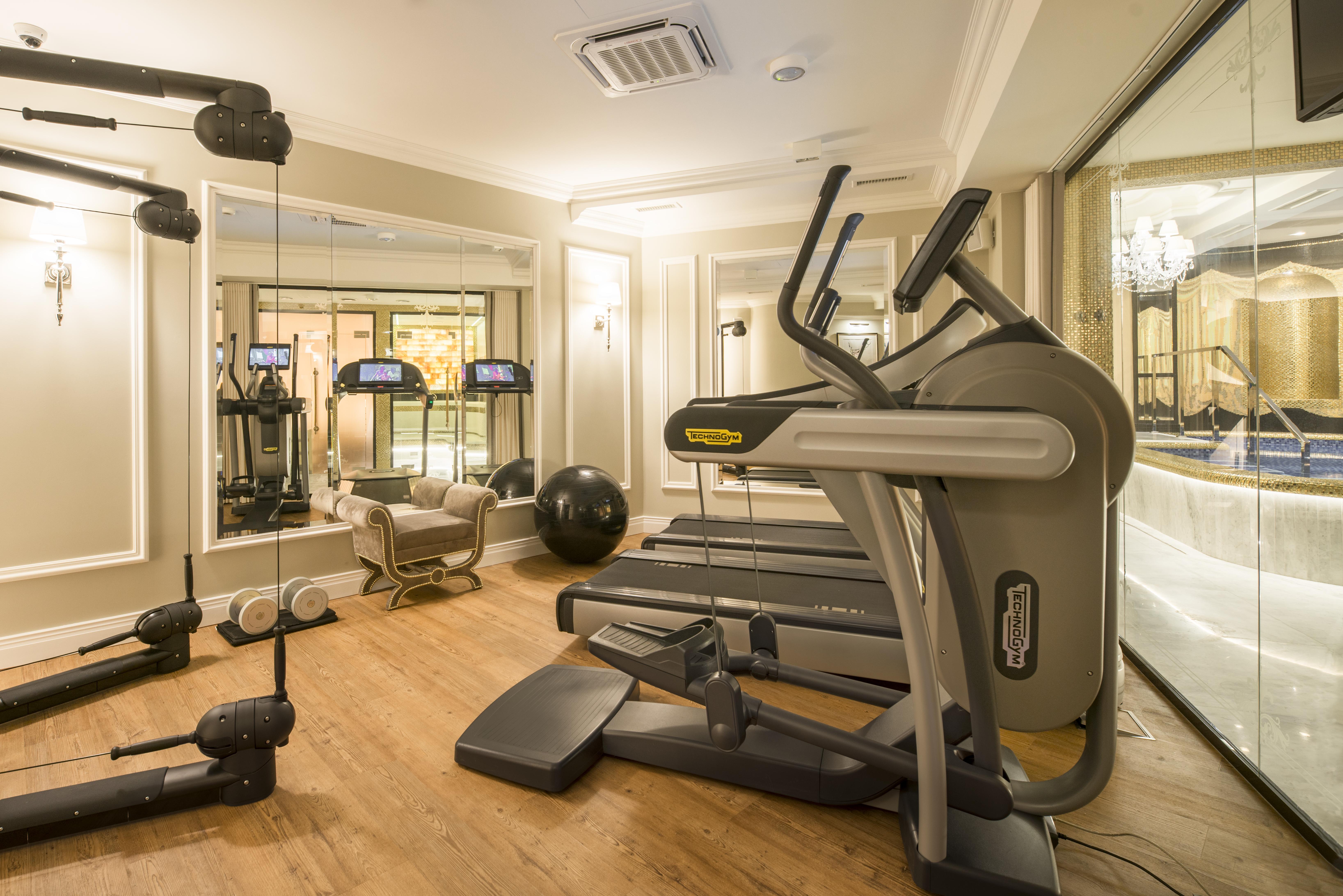 Bachleda Luxury Hotel Krakow Mgallery Hotel Collection Bagian luar foto A gym at the Mandarin Oriental, Munich